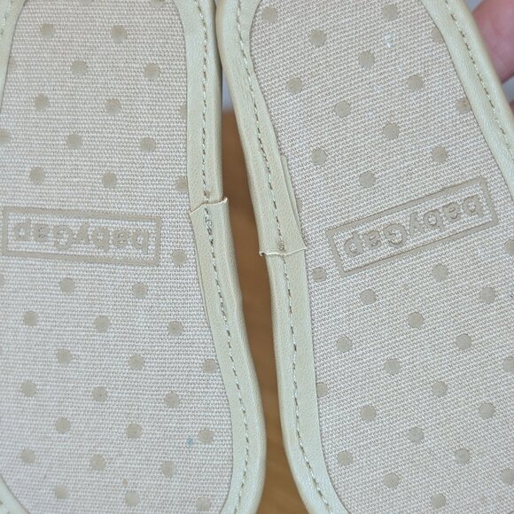 ❤️ 2 for 10 ❤️ Gap Silver Baby Girl Sandals 12-18M NWOT - Picture 4 of 4
